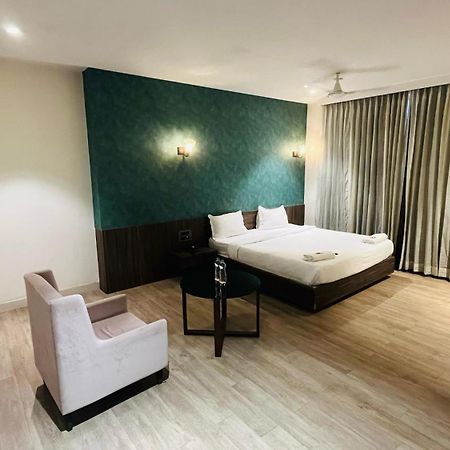 Hotel Elegant Inn Σουράτ Εξωτερικό φωτογραφία
