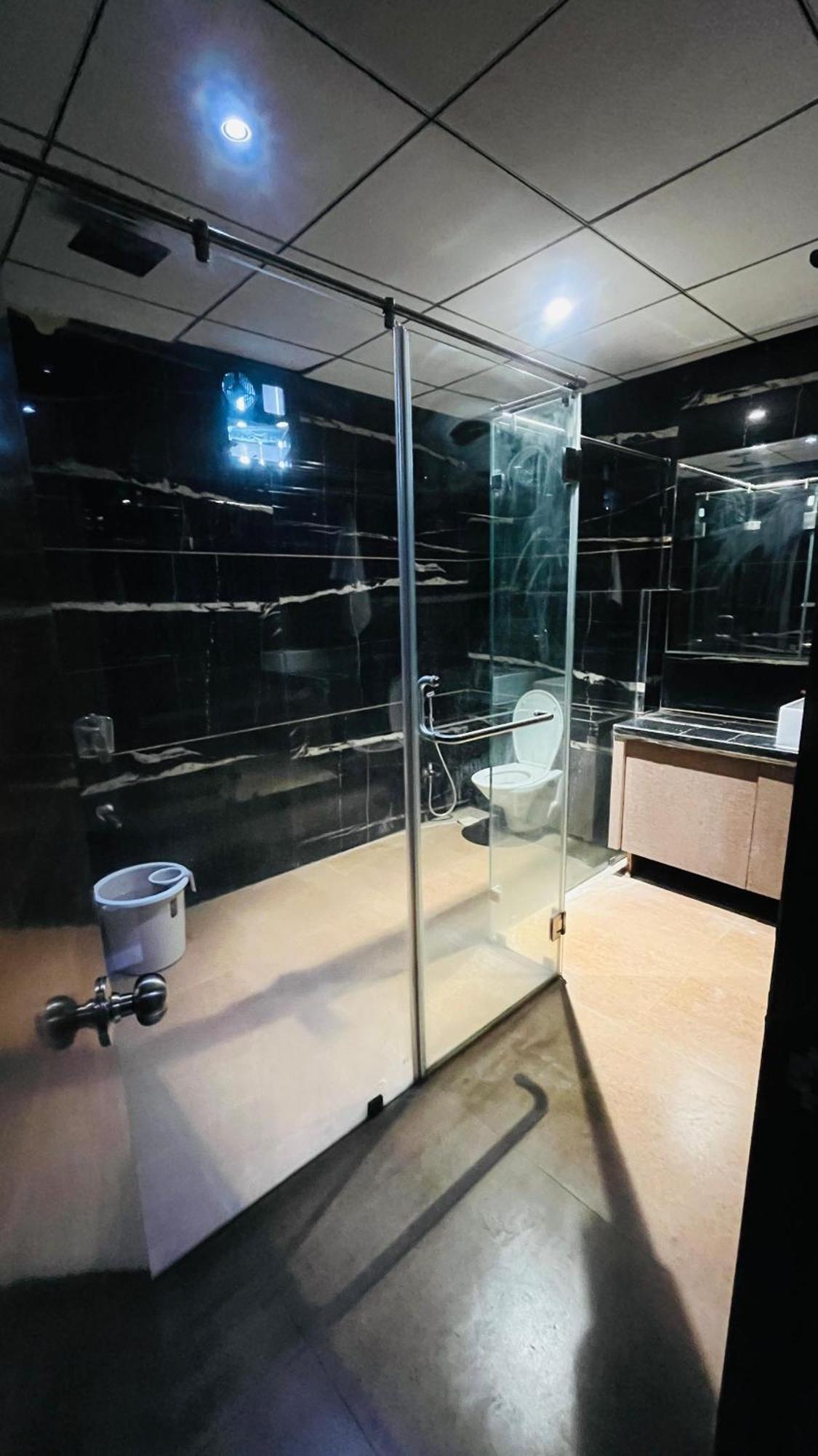 Hotel Elegant Inn Σουράτ Εξωτερικό φωτογραφία