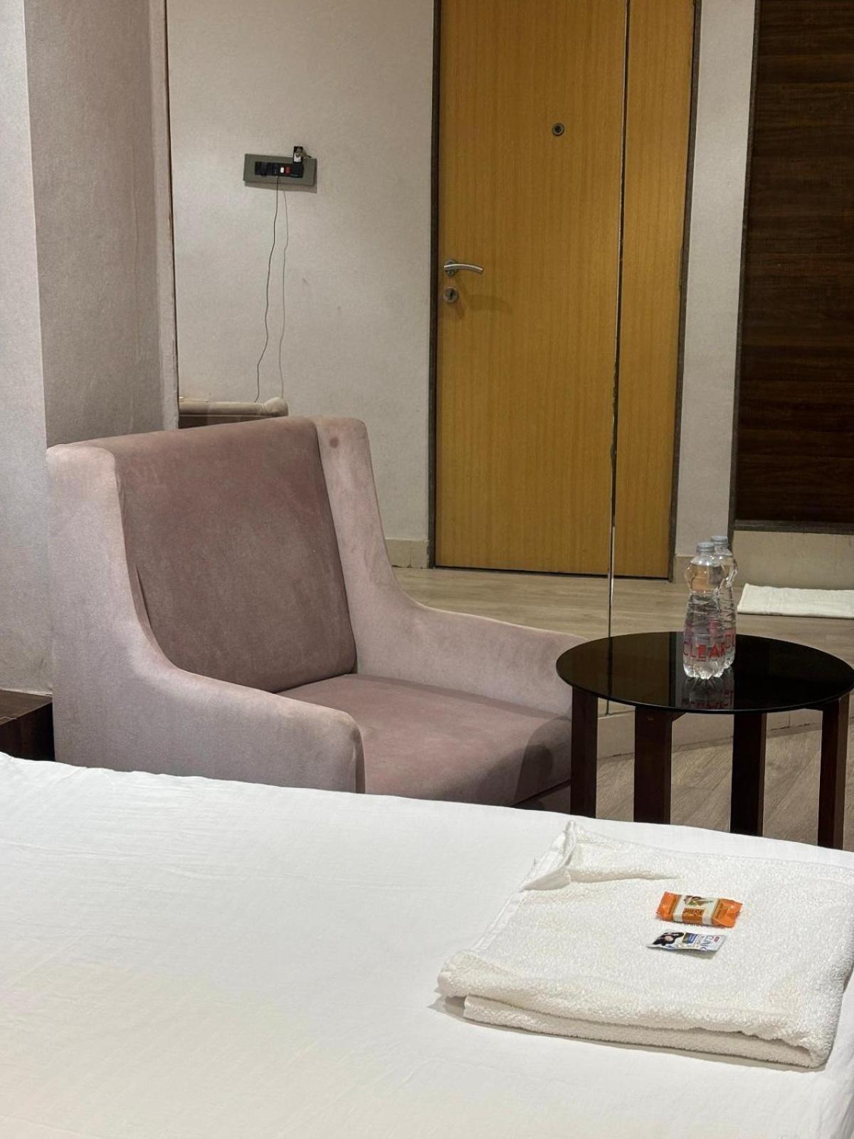 Hotel Elegant Inn Σουράτ Εξωτερικό φωτογραφία
