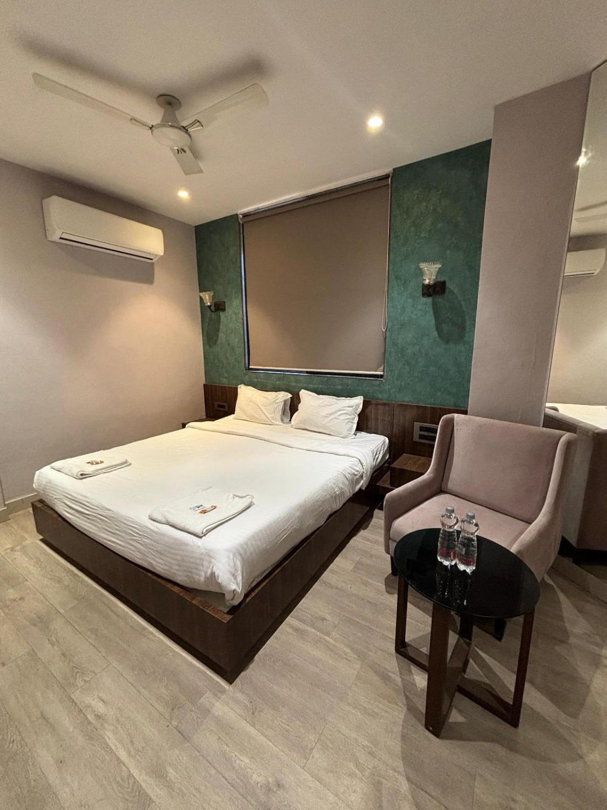 Hotel Elegant Inn Σουράτ Εξωτερικό φωτογραφία
