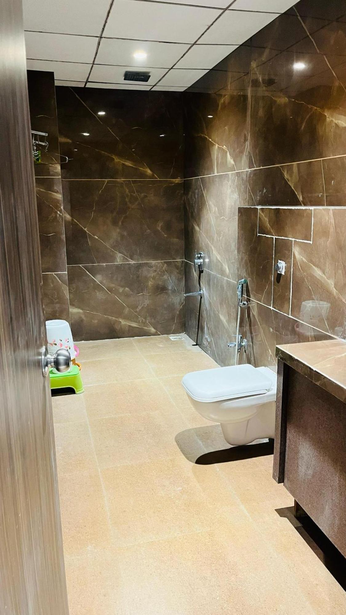 Hotel Elegant Inn Σουράτ Εξωτερικό φωτογραφία