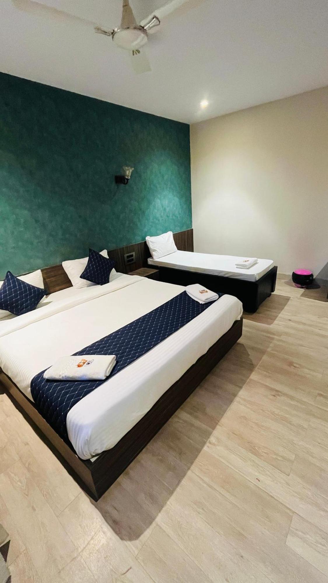 Hotel Elegant Inn Σουράτ Εξωτερικό φωτογραφία
